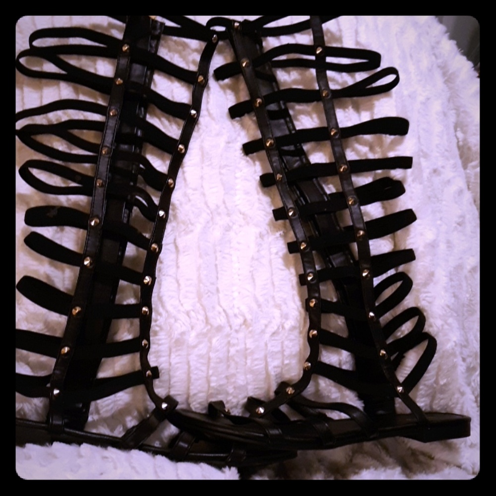 ✔Black and gold gladiator sandal